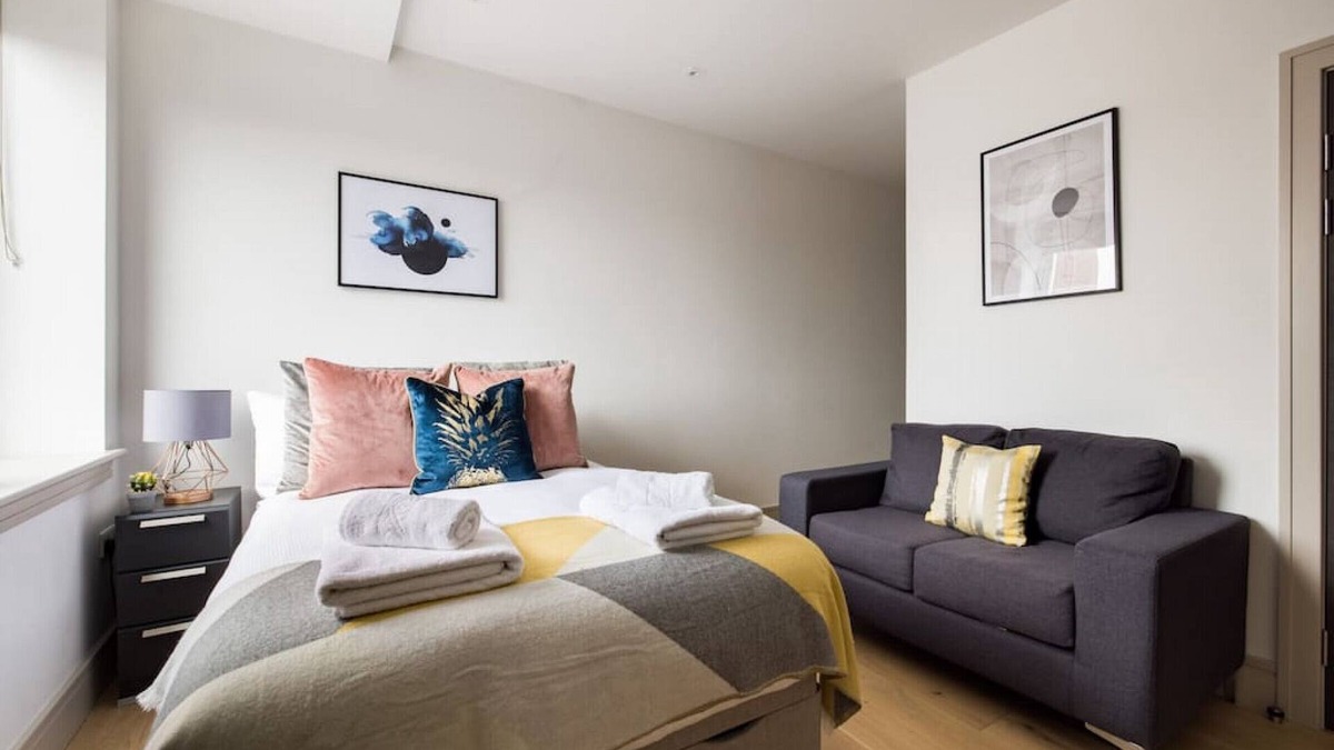 Grove Apartment | Riverside Studio Flat in Kingston