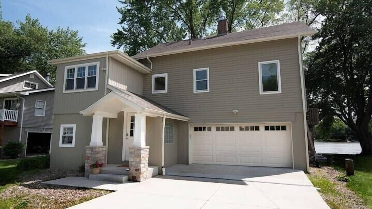 Quad Cities House | Riverside Treehouse