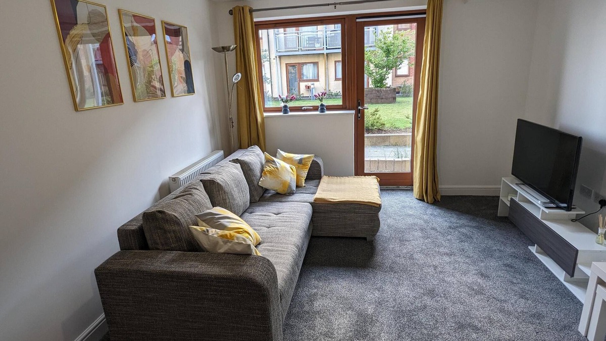 Greenhithe Apartment | Riverside View Near London Pets Ok