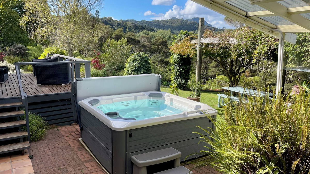 Thames House | RiverSong Retreat