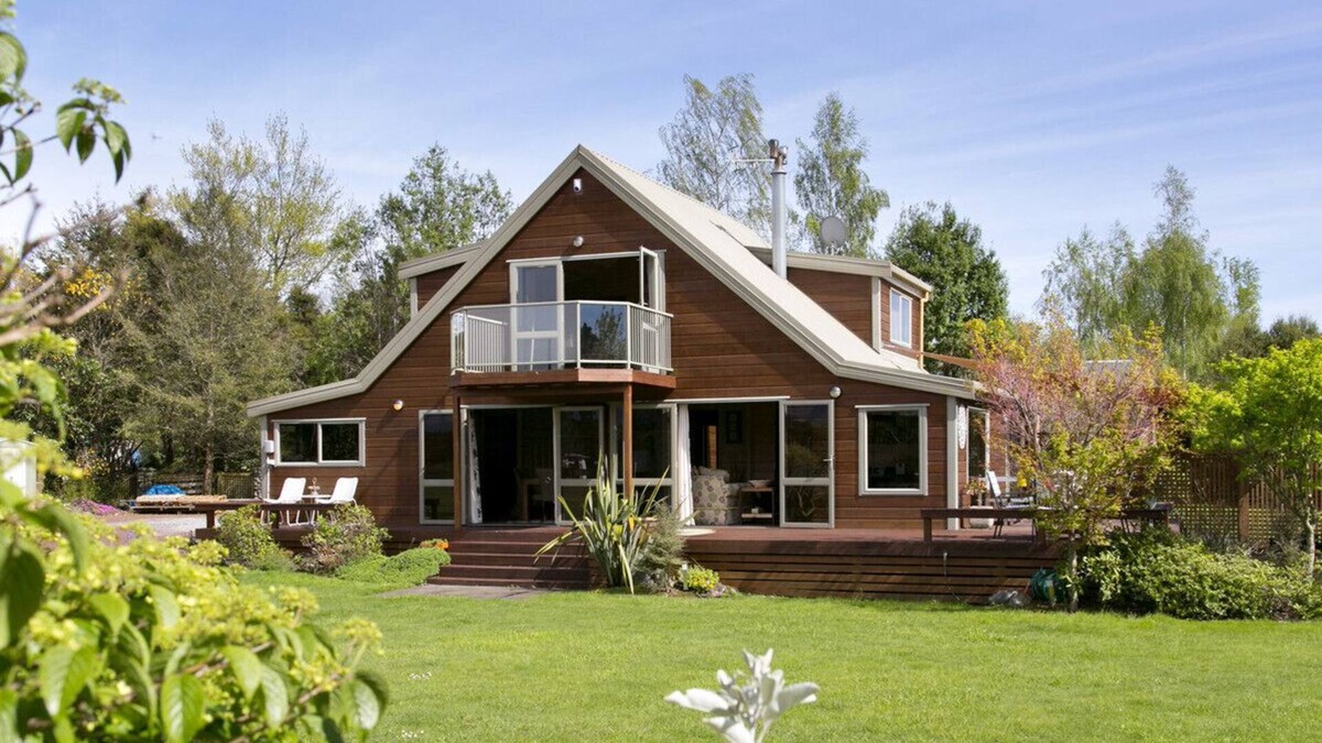 Turangi Cottage | Riverstone House - Turangi Holiday Home