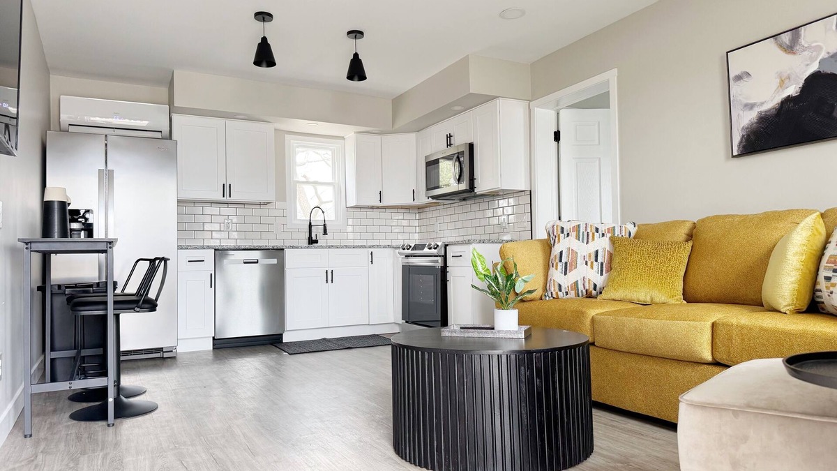 Newburgh Apartment | RiverStone Retreat A