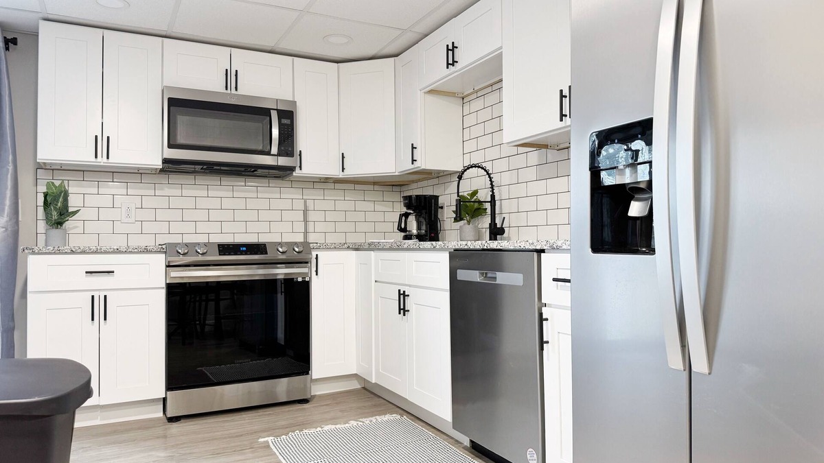 Newburgh Apartment | RiverStone Retreat C