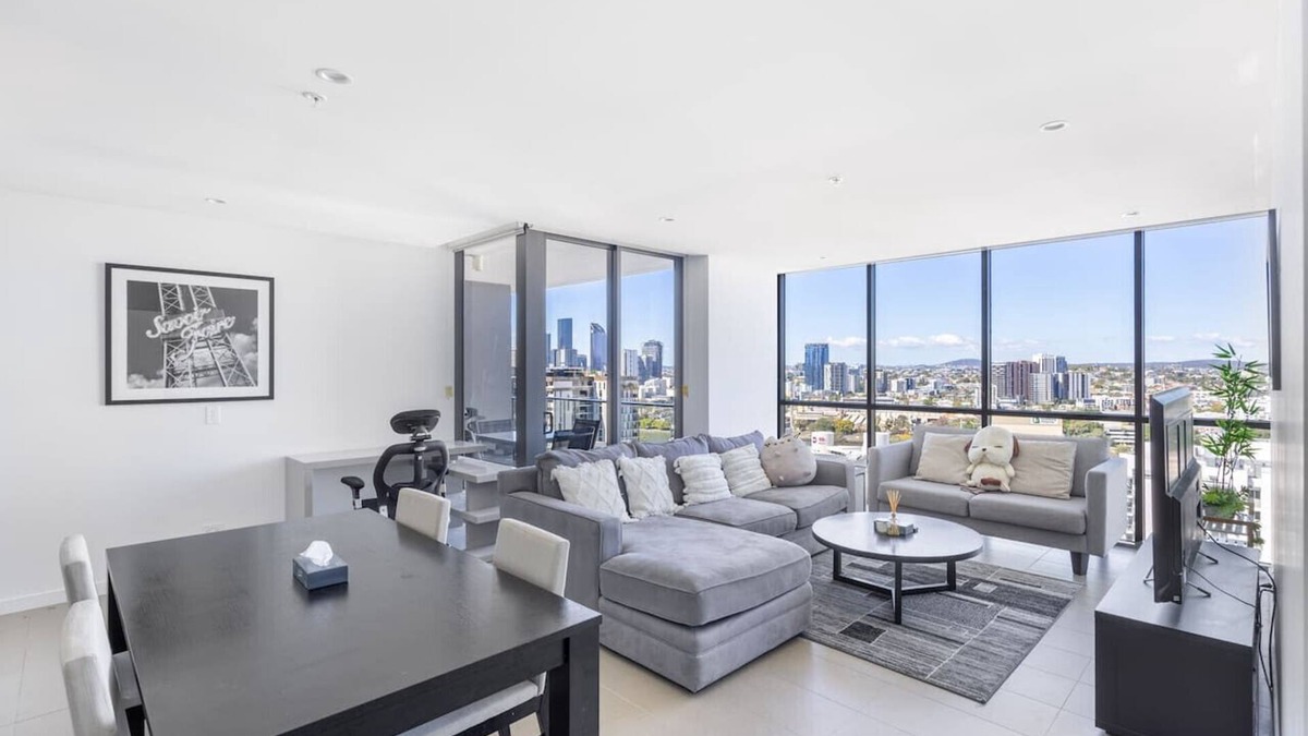 Milton Apartment | Riverview 3Beds | 2 Carparks | 1Min to Train&Cafe