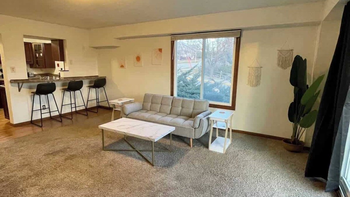 Baraboo Apartment | Riverview Apartment #21