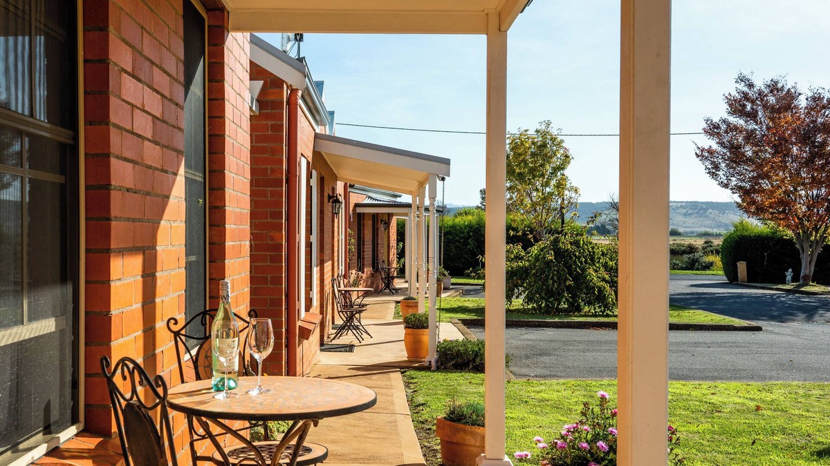 Ross Hotel | Riverview at Ross