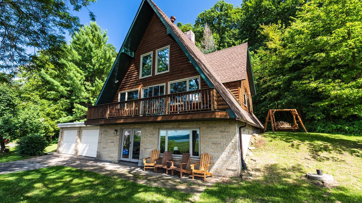 Vernon County Ski Chalet | Riverview Cabin home!