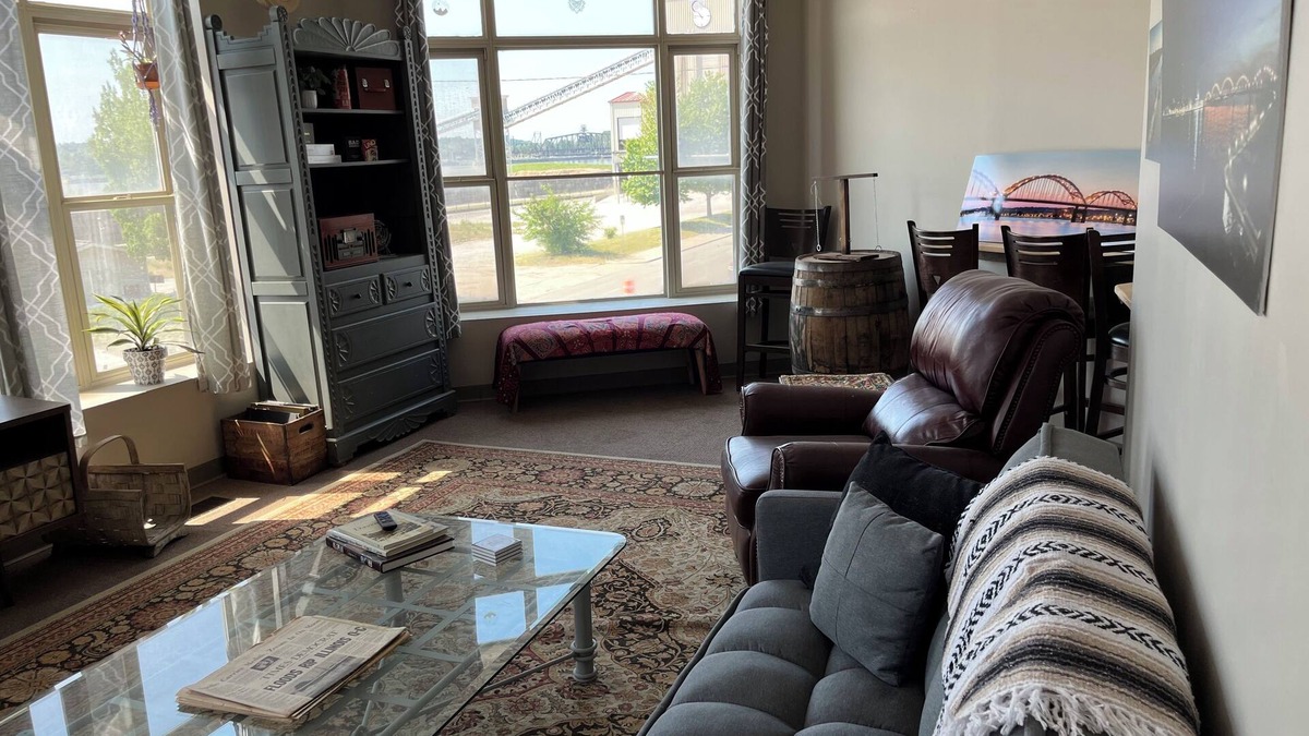 Davenport Apartment | Riverview Hideaway/Downtown/East Villagen