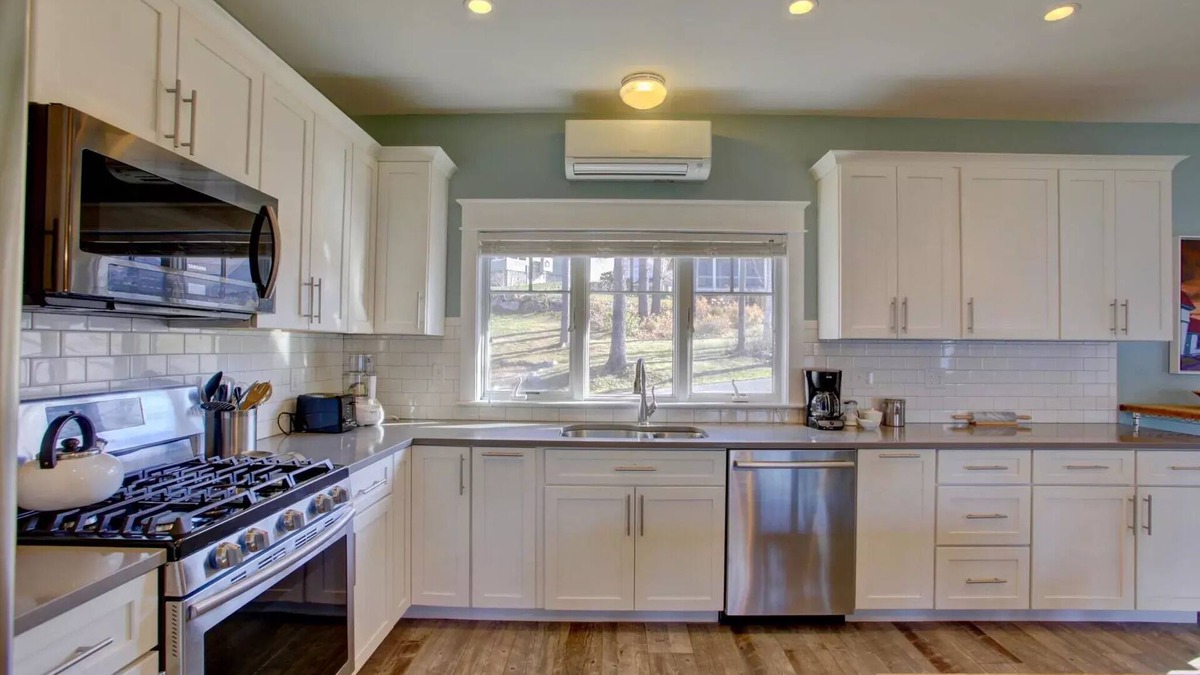 Edgecomb House | Riverview Luxury Home