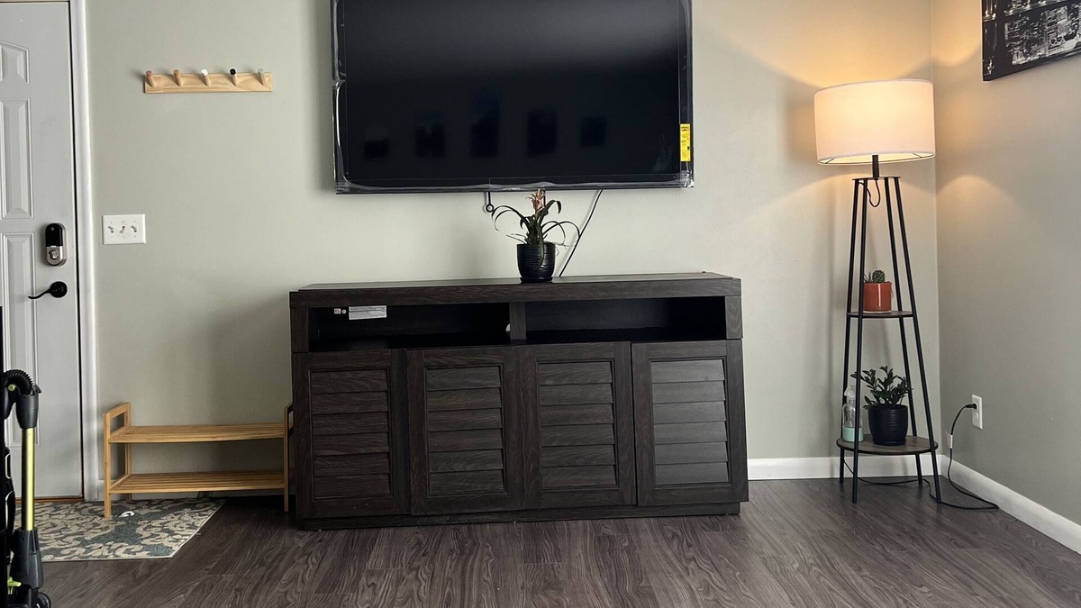 Eau Claire House | Riverview oasis - close to the park
