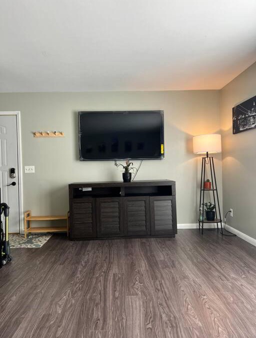 Eau Claire House | Riverview oasis