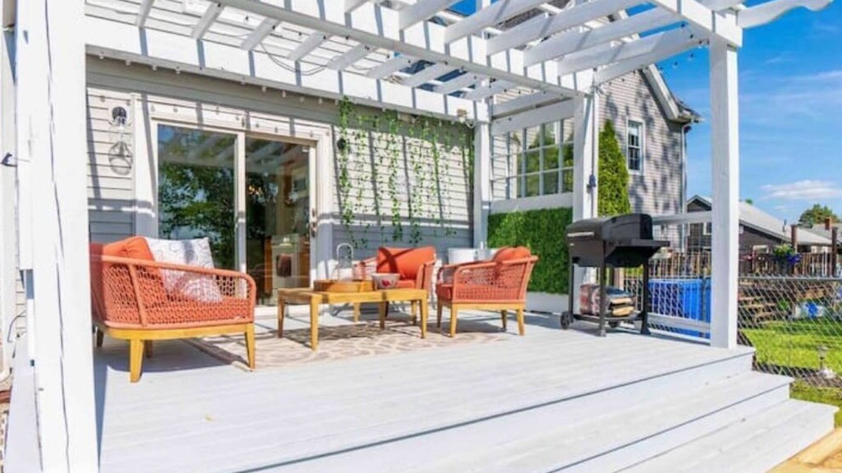 Thompsonville House | Riverview Oasis