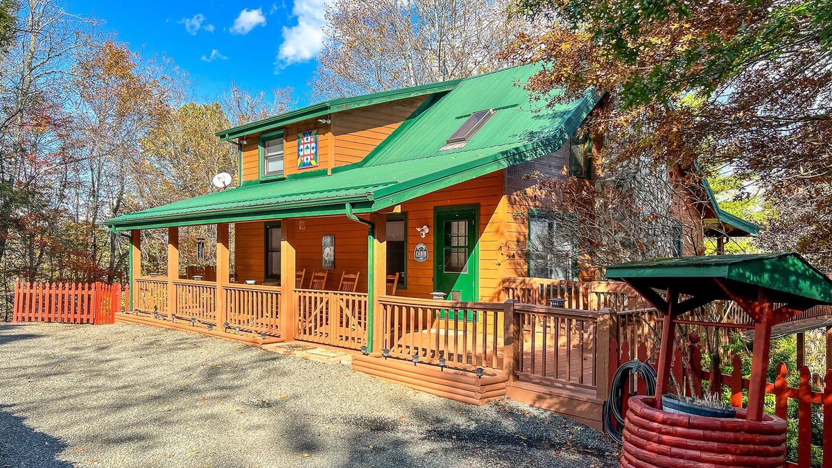 Grassy Creek Cabin | RiverView Ridge: 5 BR, 3 BA Cabin/Bungalow in Piney Creek, Sleeps 10