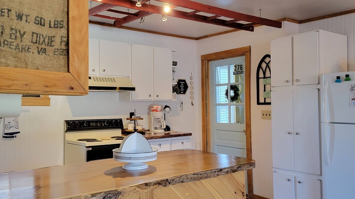 Friendsville Apartment | Riverview Suite