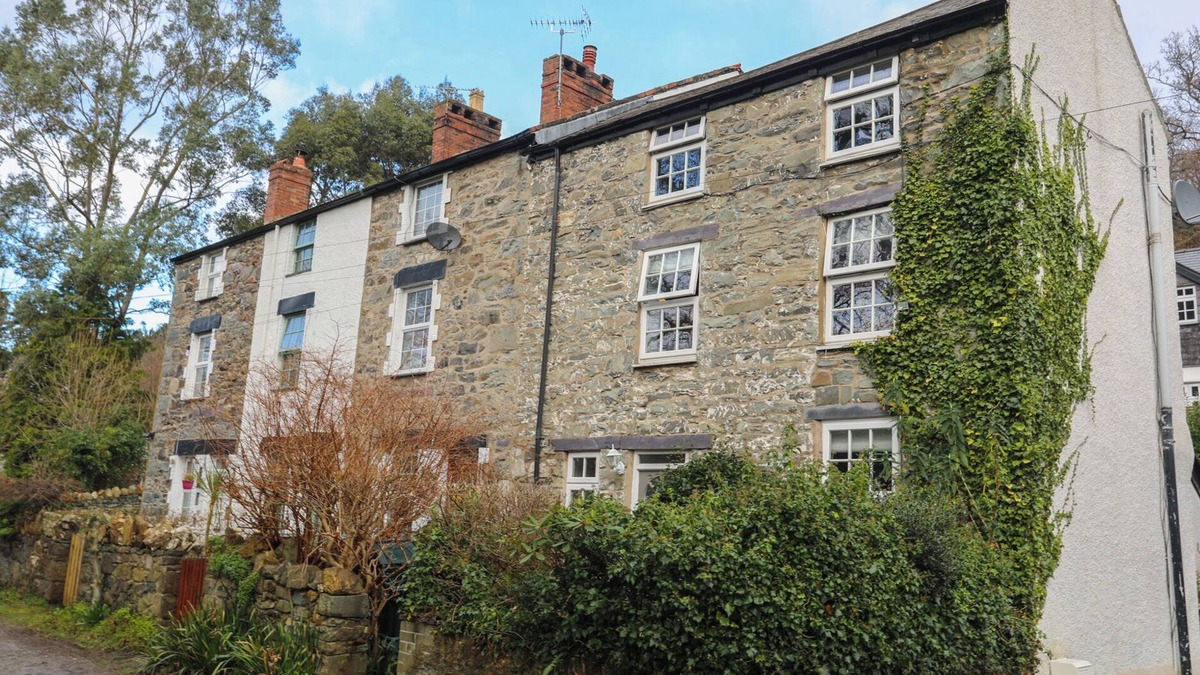 Dwygyfylchi Cottage | RIVERWASH COTTAGE, pet friendly, with open fire in Dwygyfylchi