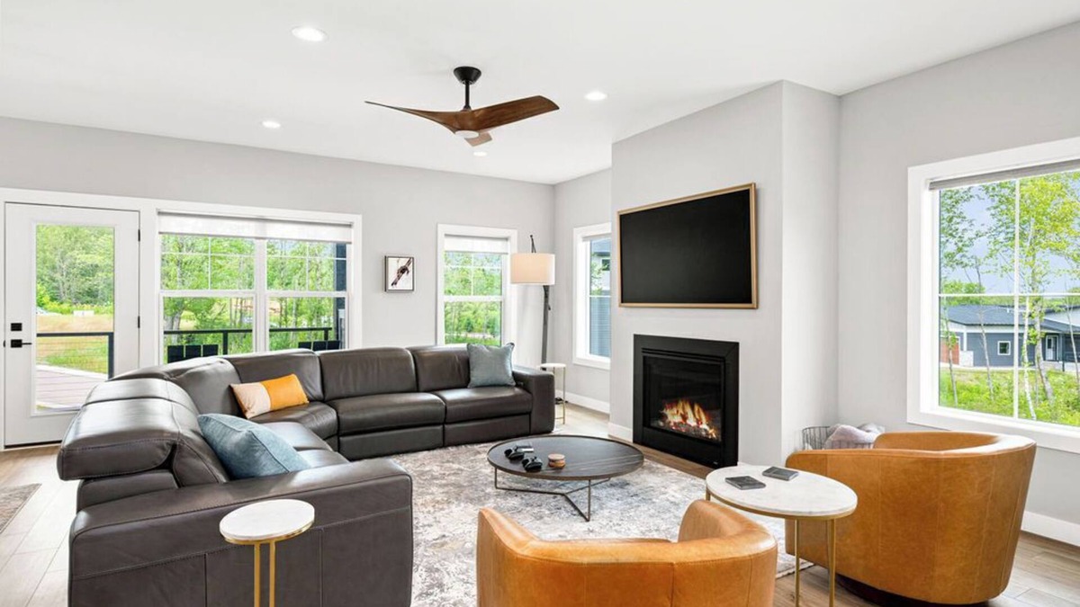 Duluth House | RiverWest Alpine - Base Spirit Mtn.- Dog Friendly - Sauna
