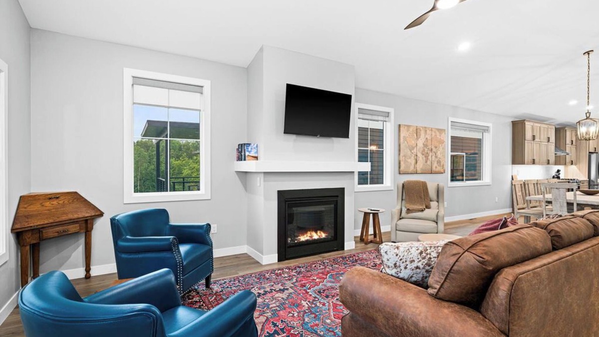 Duluth House | RiverWest "Stones Throw" Chalet - Brand New - Sauna