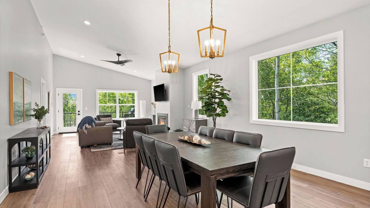 Duluth House | RiverWest Vista - Base Spirit Mtn, Riverfront, Sauna, Dog Friendly, 20% off Bike Rentals