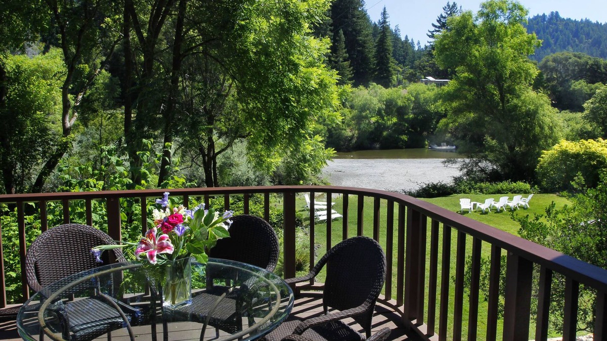 Monte Rio House | Riverwood Cottage - Riverfront with Hot Tub, River Access