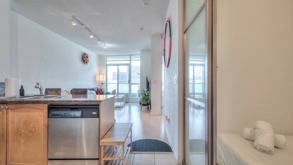 CityPlace Apartment | Rivetstays - The Harbour View