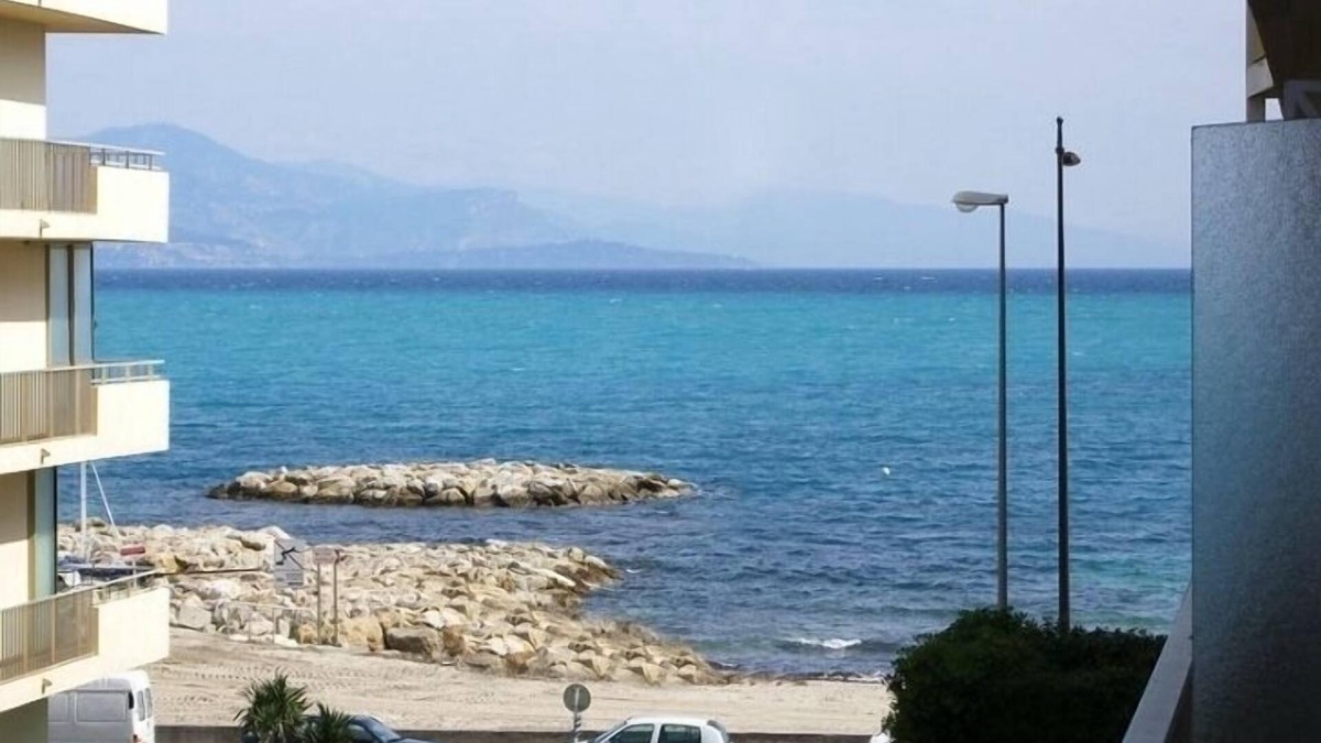 Cap-d'Antibes Apartment | Riviera at its Best: Elegant and Exceptional 5-Star-Rated 1BR w/Beachfront+Pool