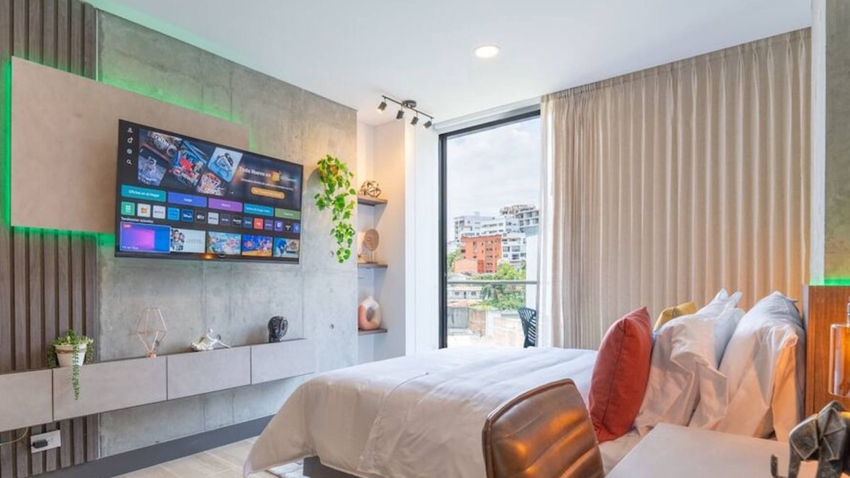 Cali Apartment | RM 1005 | High-Rise Studio | Balcony | Pool | Gym