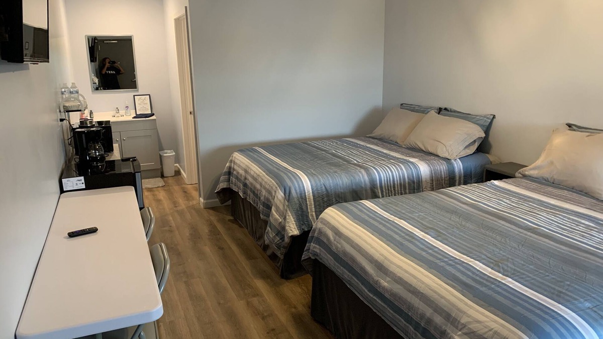 Warsaw Hotel | Rm 2 -Waterfront Double Queen/2nd floor