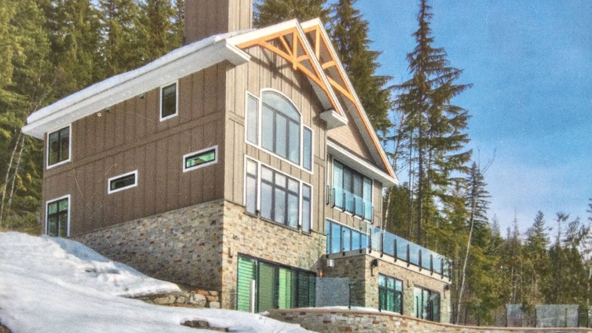 Revelstoke House | RMR: Luxury Ski-in/out Mountain-side 4 Bedroom Home (Sleeps 10).