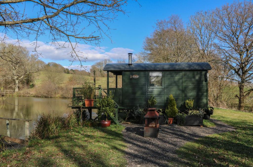 Hadlow Down House | Roach Hut