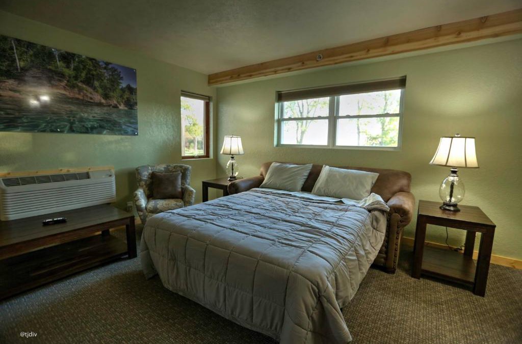 Munising Hotel | Roam Inn