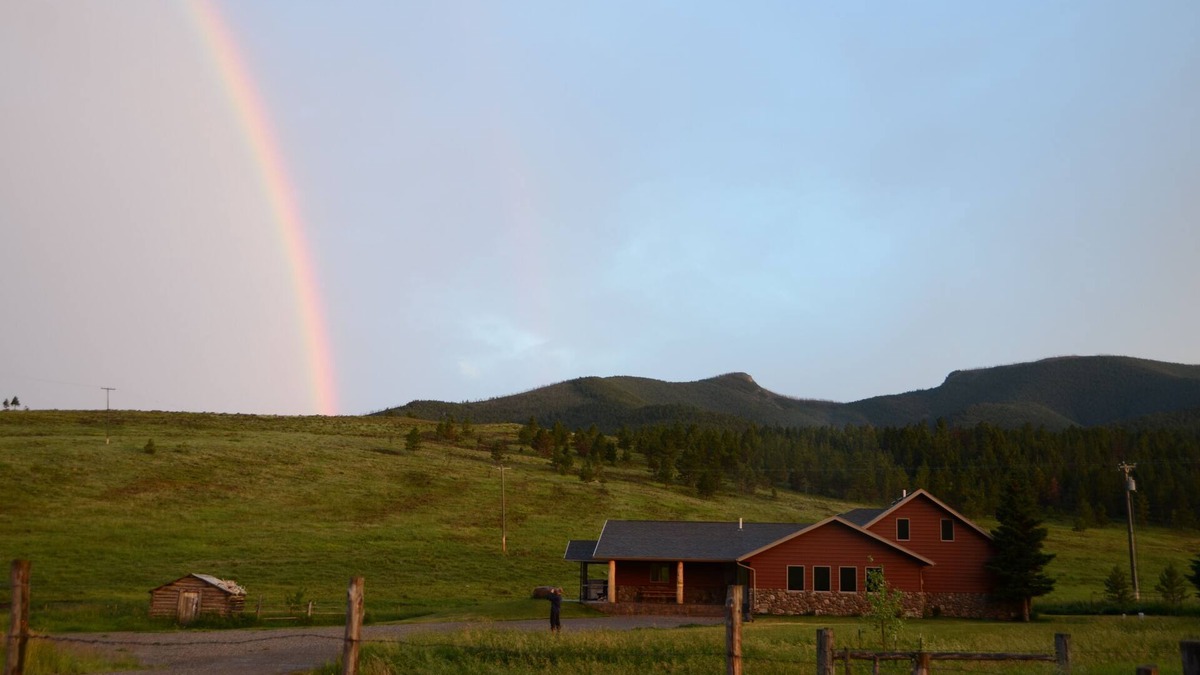 Moccasin House | Roam. Relax. Recharge.