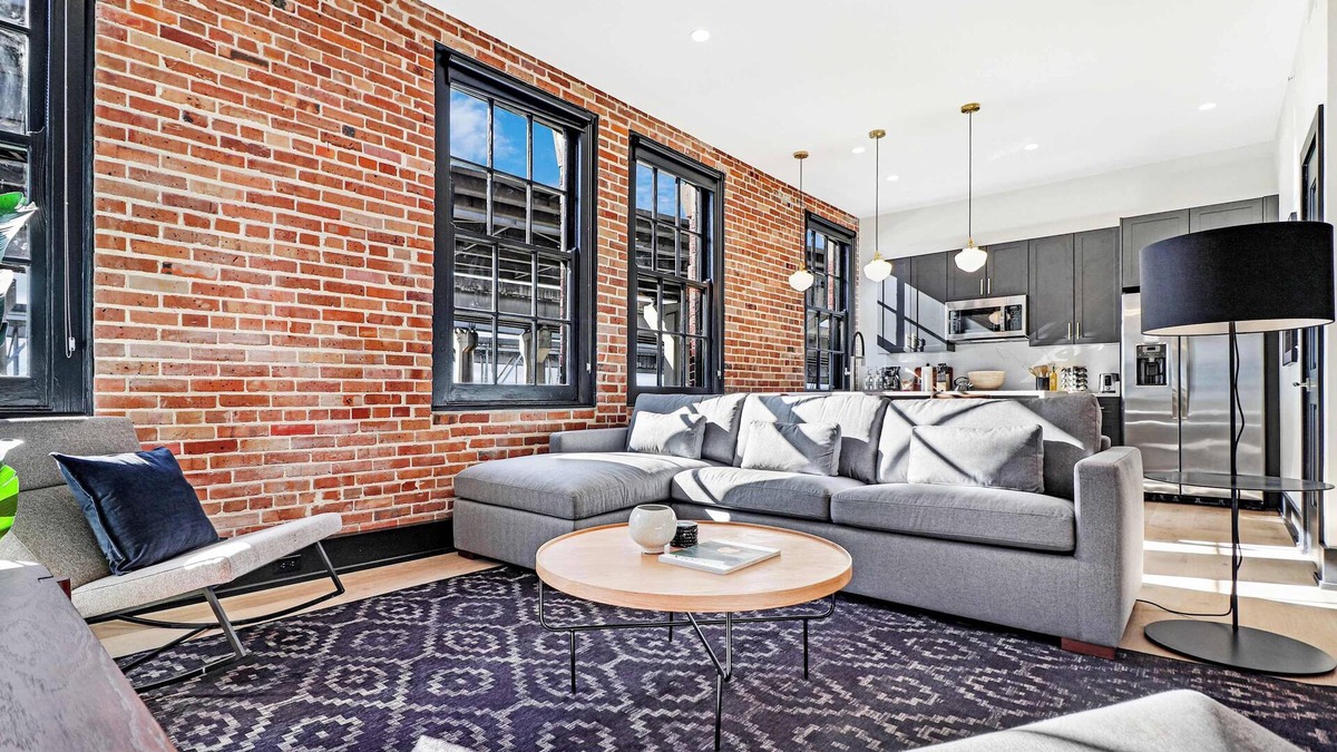 Arts/Warehouse District House | Roami at The Lola | Group Friendly | 4 Bedroom Apt