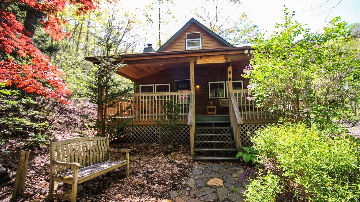 Todd Cabin | Roaring Creek Available Labor Day Weekend!