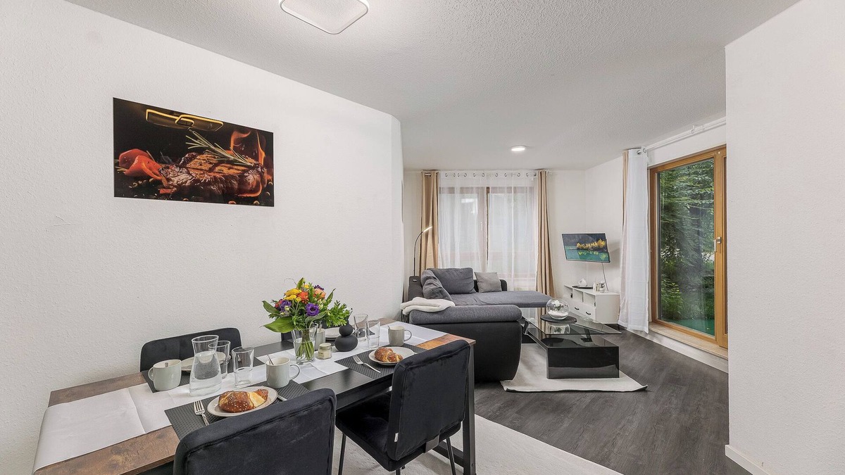 Weil der Stadt Apartment | Rob's Flat: Bright 3-room apartment for up to 5 people, 2 minutes to the S-Bahn