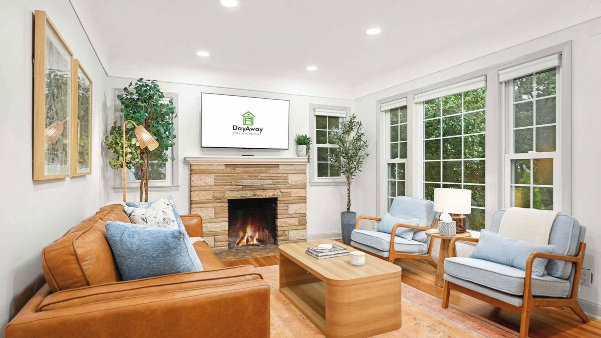 Southwest Minneapolis House | Robbin's Nest | Linden Hills | Walk to Creek Trail