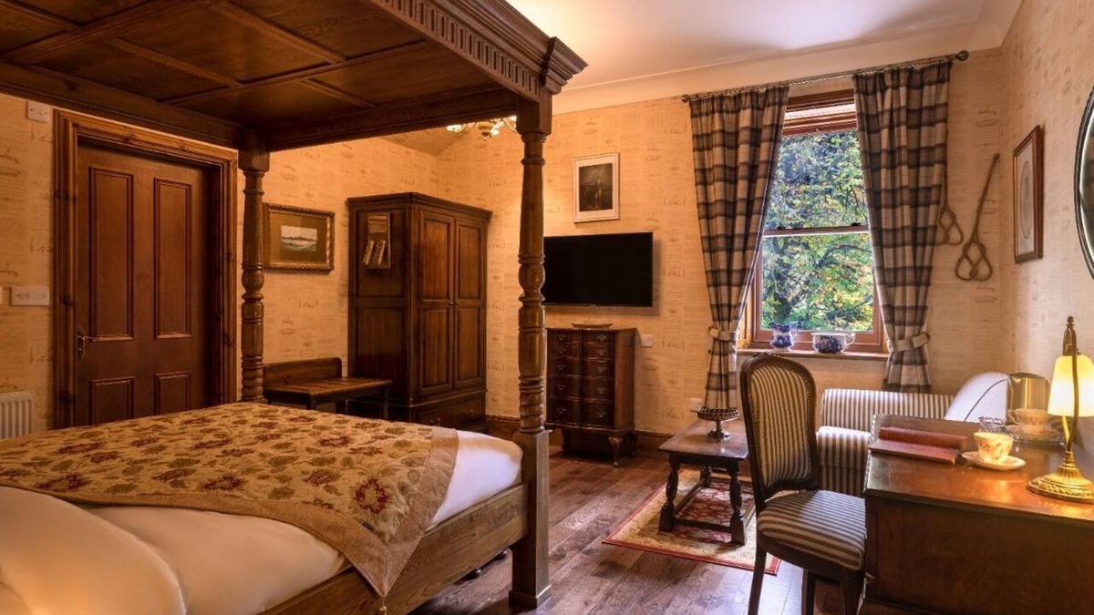 Letterfinlay Bed & Breakfast | Robert Burn Suite - A Four Poster Bed
