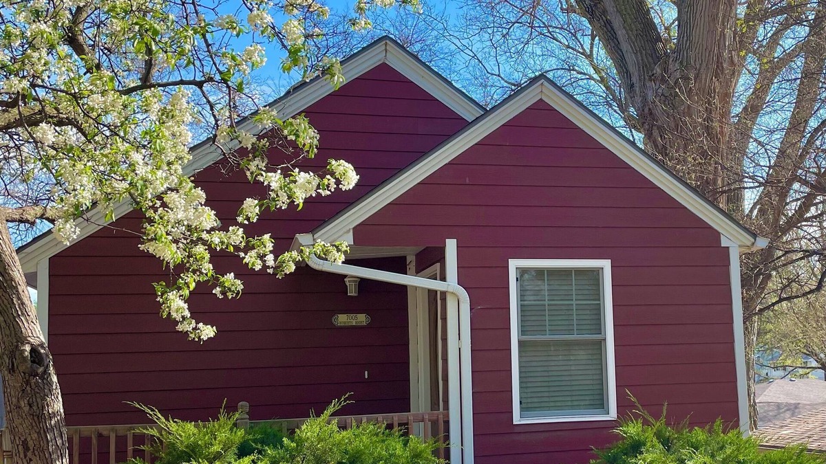 Benson House | Robert's Roost - Tiny Farmhouse Inspired Cottage