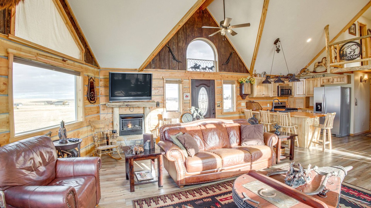 Roberts House | Roberts Home w/Western Decor & Mountain Views!