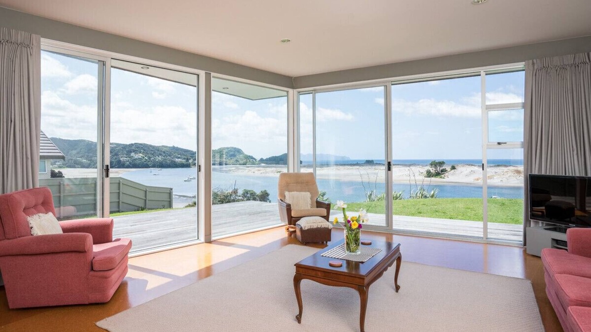 Mangawhai Heads Cottage | Roberts Retreat - Mangawhai Holiday Home