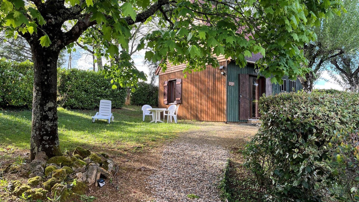 Saint-Avit-Senieur Ski Chalet | Robin, Gîte and shared swimming pool