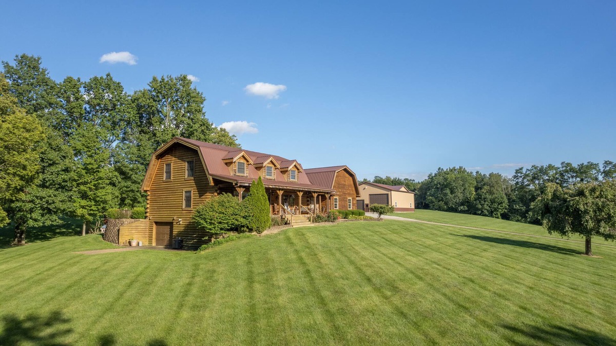 Decatur House | Robin Hill | 3 Bed, 2.5 Bath