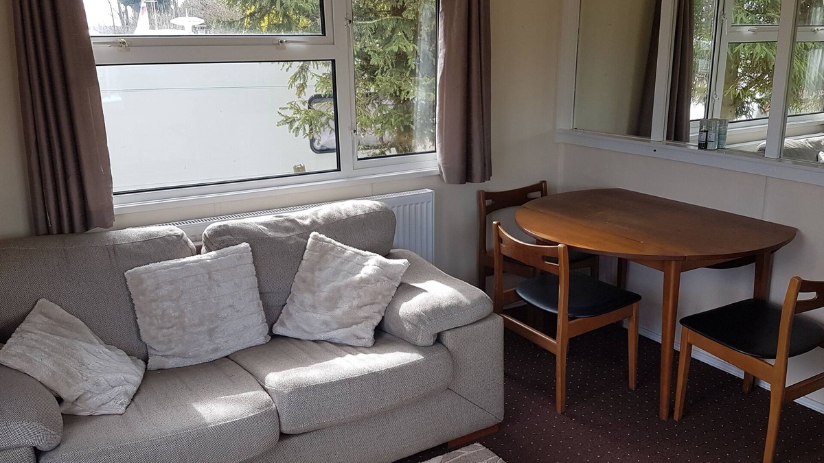 Kneesall Cottage | Robin hood retreat 2 bedroom chalet Free parking