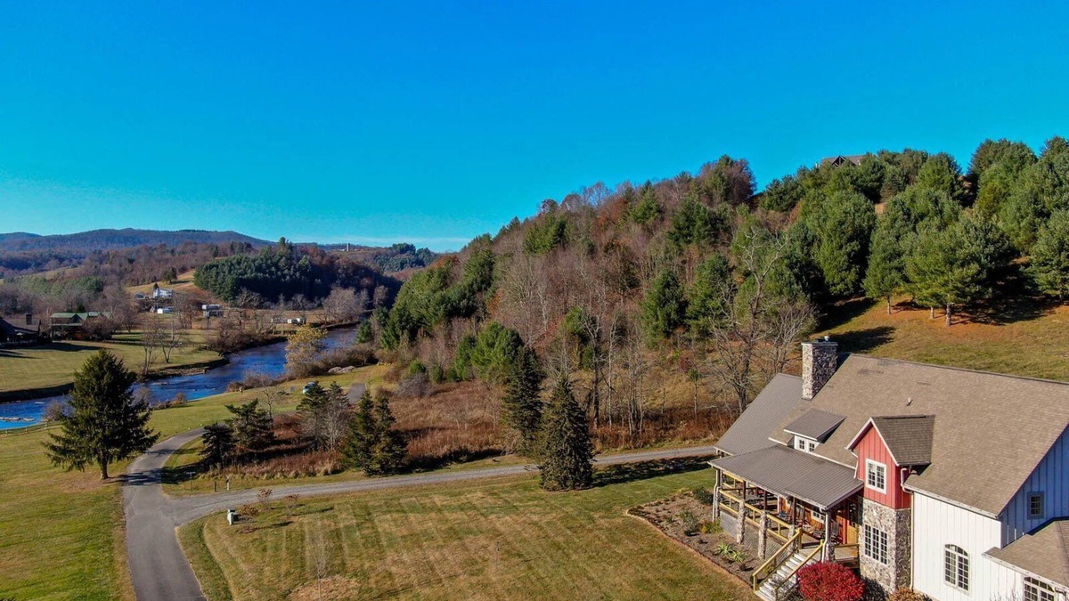 Jefferson House | Robin Hoods Retreat - Luxury home, walk to river, hot tub, fire pit!