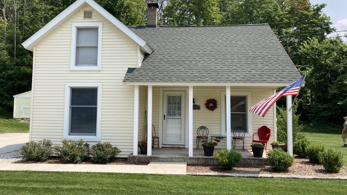 Lake Ann House | Robin's Nest, a home located in the quaint Village of Lake Ann Michigan