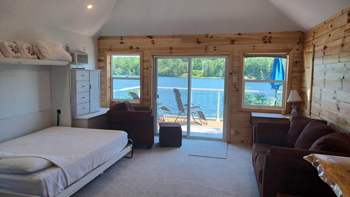 Frontenac Cabin | Robin's Nest. Beach. Watersports free. Private deck - Lake view. Couples only.