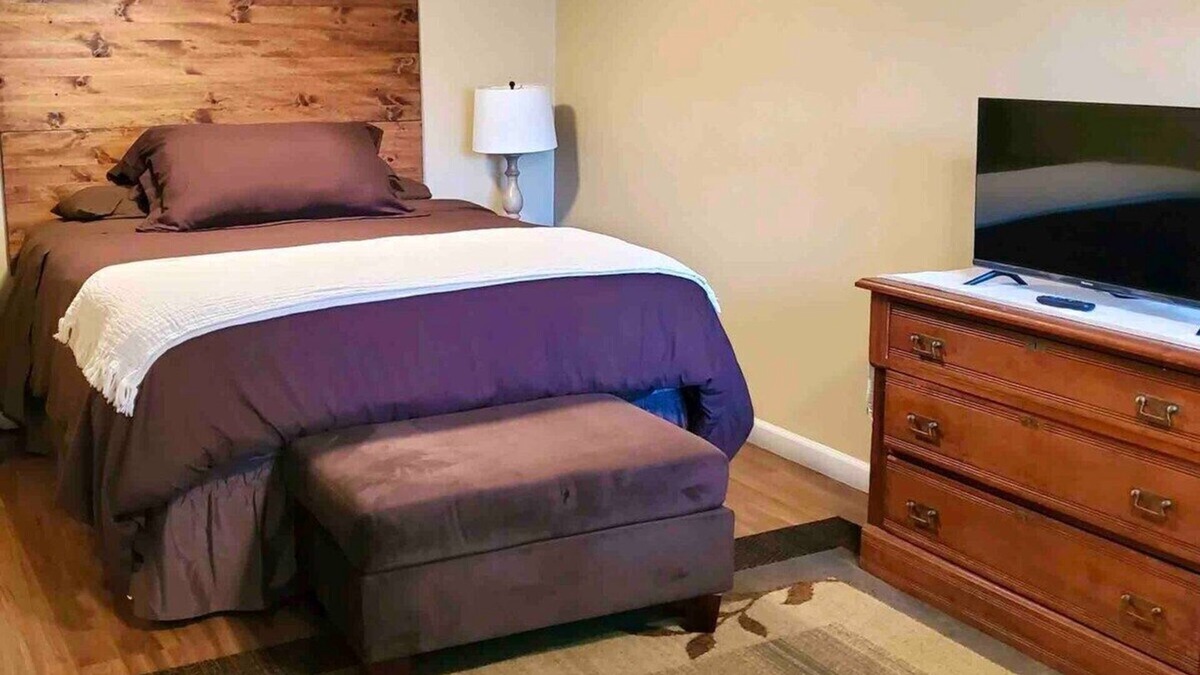 Saranac Lake House | Robin's Nest Queen Suite with Private Bath