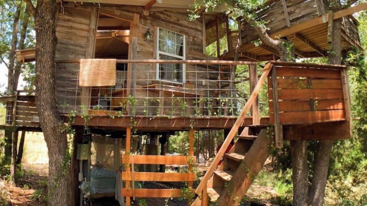 Lockhart Apartment | Robin's Nest Treehouse