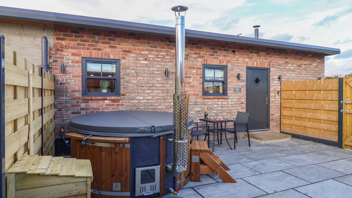 Fangfoss Cottage | ROBINS NEST, pet friendly, character holiday cottage in Pocklington