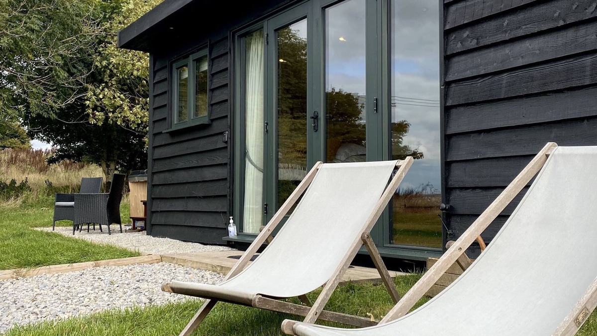 Foolow Cabin | Robin’s Nest - (Top Cabin) - sleeps 2 guests