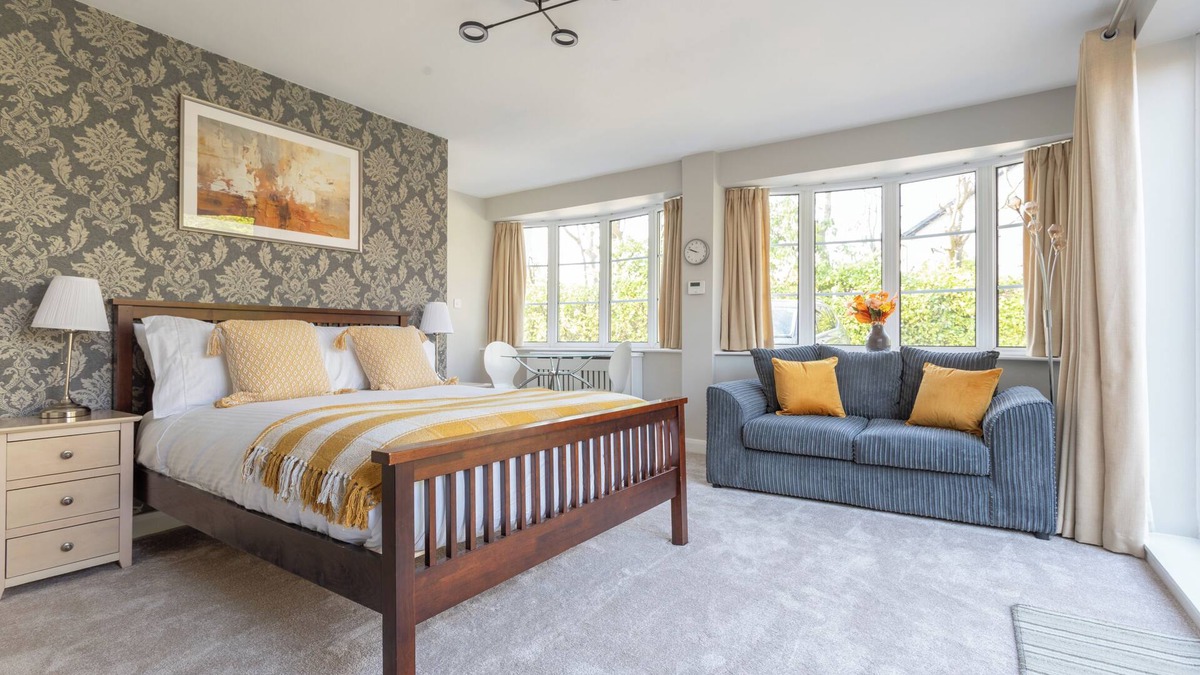 Offerton Cottage | Robins Perch- Modern Cosy Cottage with Fantastic Garden View in a quiet location
